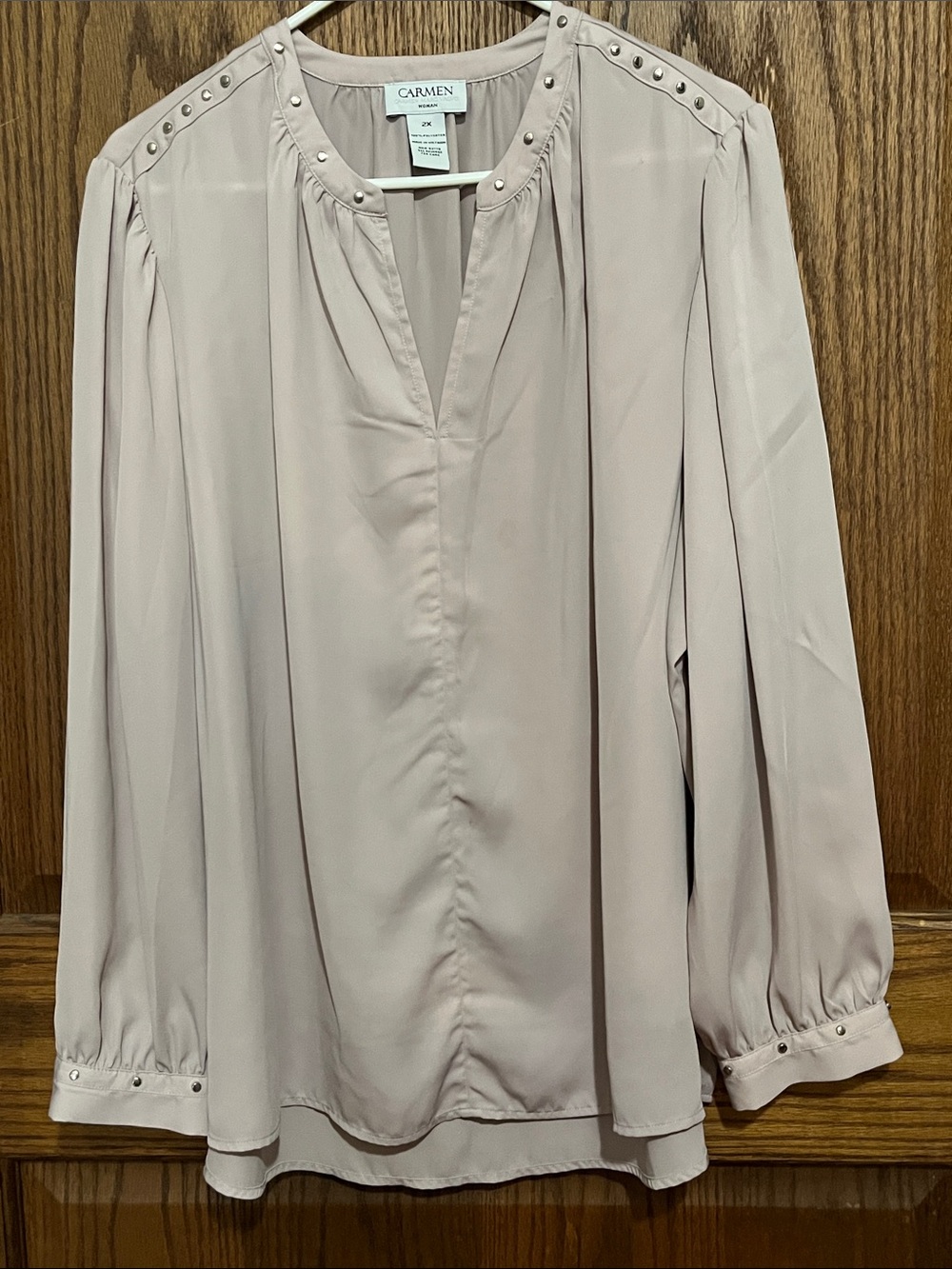 Carmen Marc Valvo Dusty Rose V-Neck Long Sleeve Blouse with Stud Trim - Picture 1 of 4